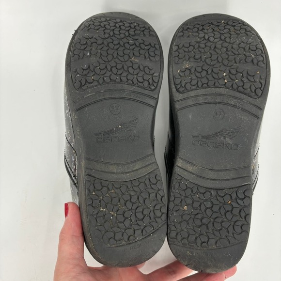 Dansko Professional XP 2.0 Clog Shoe Black Patent Spray Paint EU Size 37 - Picture 7 of 9